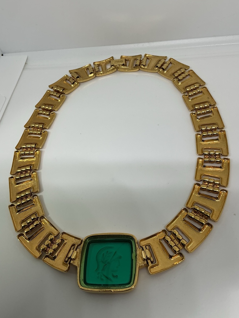 VTG Monet Gold Tone Link Necklace Green Glass Intaglio Roman Warrior Cameo - Picture 4 of 8